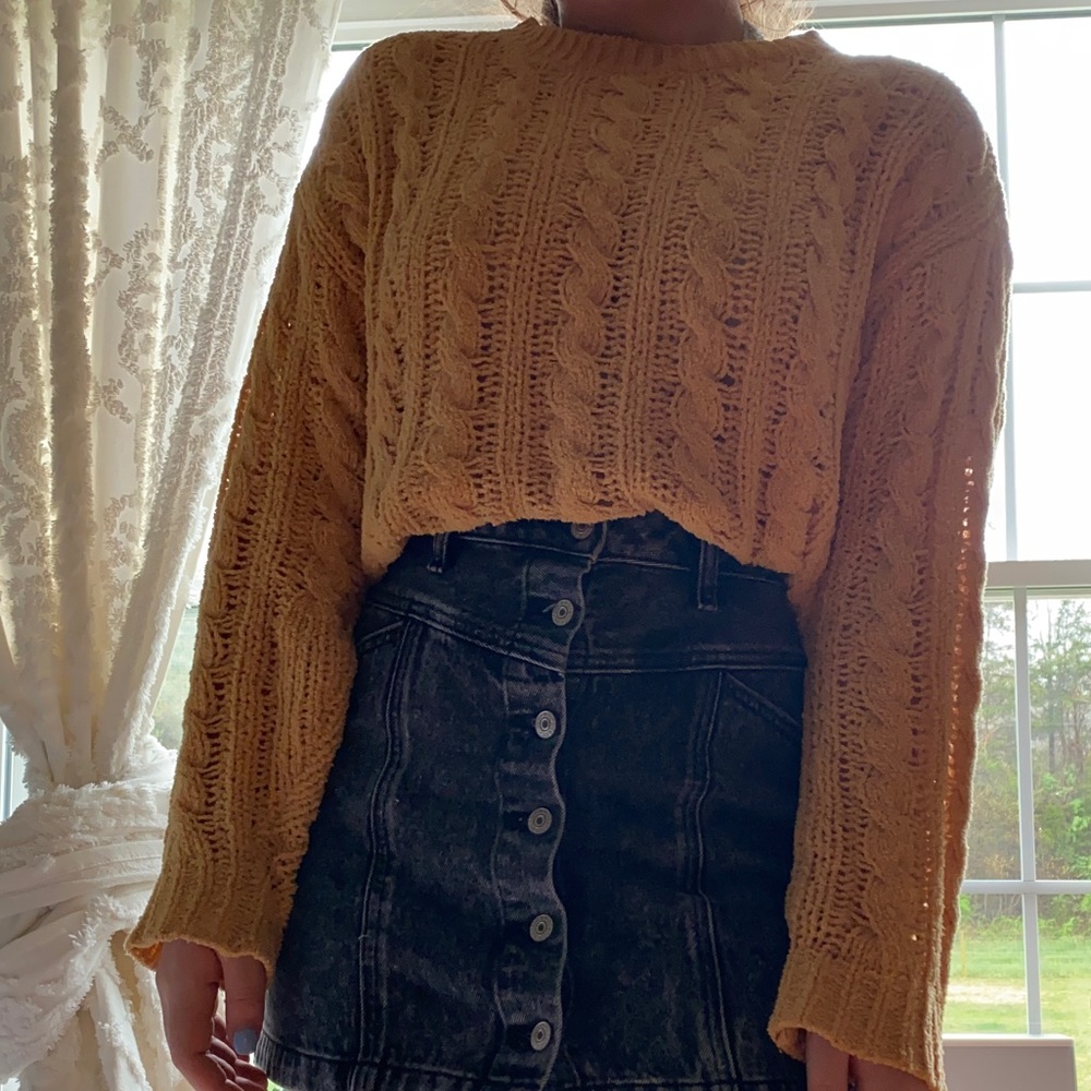 American Eagle yellow sweater